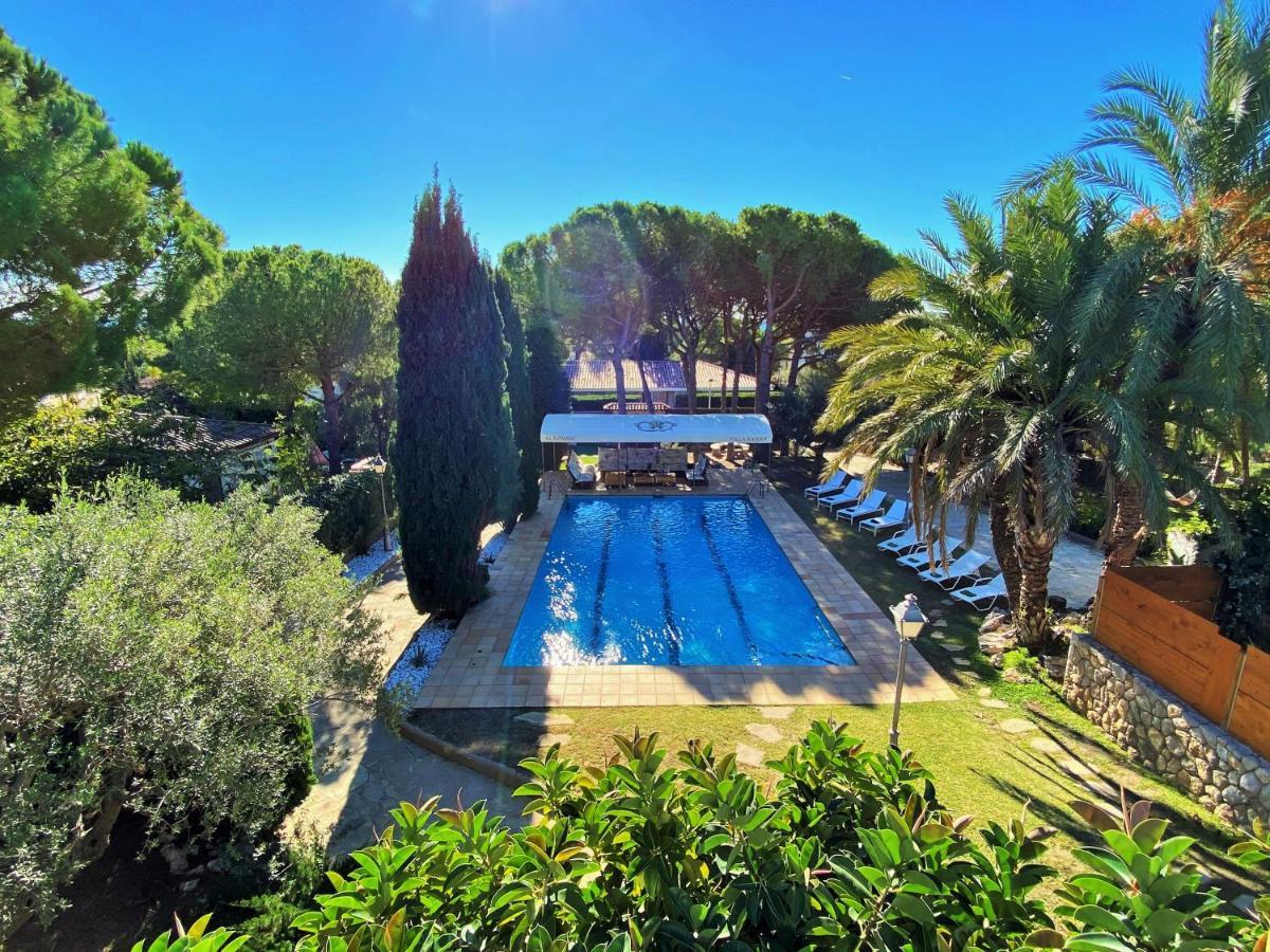 Villa Sitges El Ranch Amaizing Outdoor Areas Beaches At 5 Minutes Walk Sitges At 15 Min Drive Ac Pool Jacuzzi & Garden Xxl Калафел Екстериор снимка