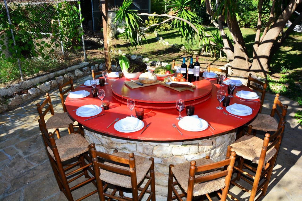 Villa Sitges El Ranch Amaizing Outdoor Areas Beaches At 5 Minutes Walk Sitges At 15 Min Drive Ac Pool Jacuzzi & Garden Xxl Калафел Екстериор снимка