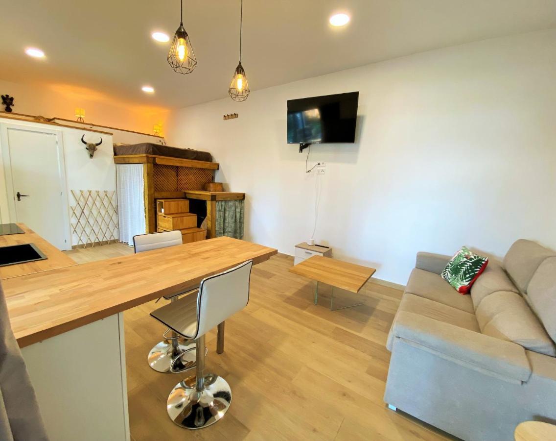 Villa Sitges El Ranch Amaizing Outdoor Areas Beaches At 5 Minutes Walk Sitges At 15 Min Drive Ac Pool Jacuzzi & Garden Xxl Калафел Екстериор снимка