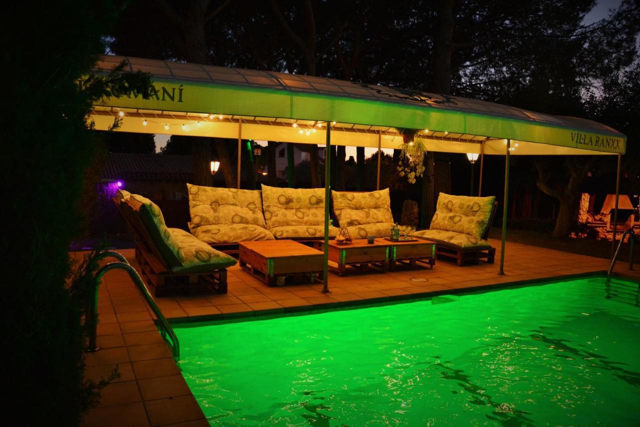 Villa Sitges El Ranch Amaizing Outdoor Areas Beaches At 5 Minutes Walk Sitges At 15 Min Drive Ac Pool Jacuzzi & Garden Xxl Калафел Екстериор снимка