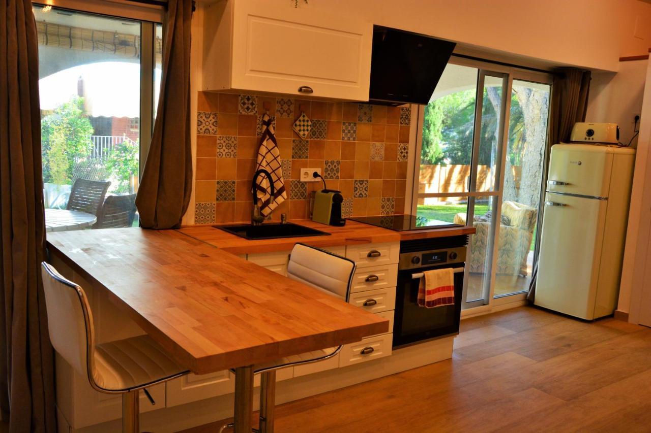 Villa Sitges El Ranch Amaizing Outdoor Areas Beaches At 5 Minutes Walk Sitges At 15 Min Drive Ac Pool Jacuzzi & Garden Xxl Калафел Екстериор снимка