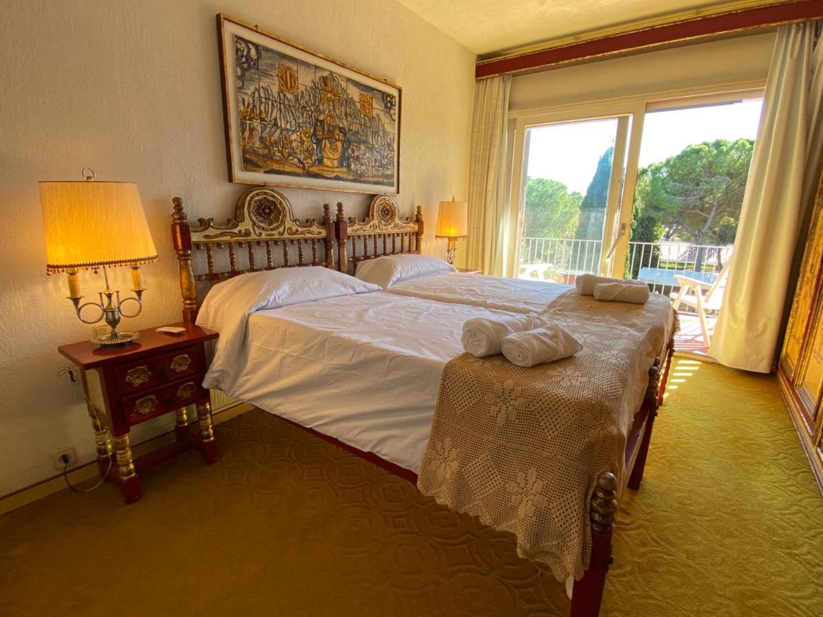 Villa Sitges El Ranch Amaizing Outdoor Areas Beaches At 5 Minutes Walk Sitges At 15 Min Drive Ac Pool Jacuzzi & Garden Xxl Калафел Екстериор снимка