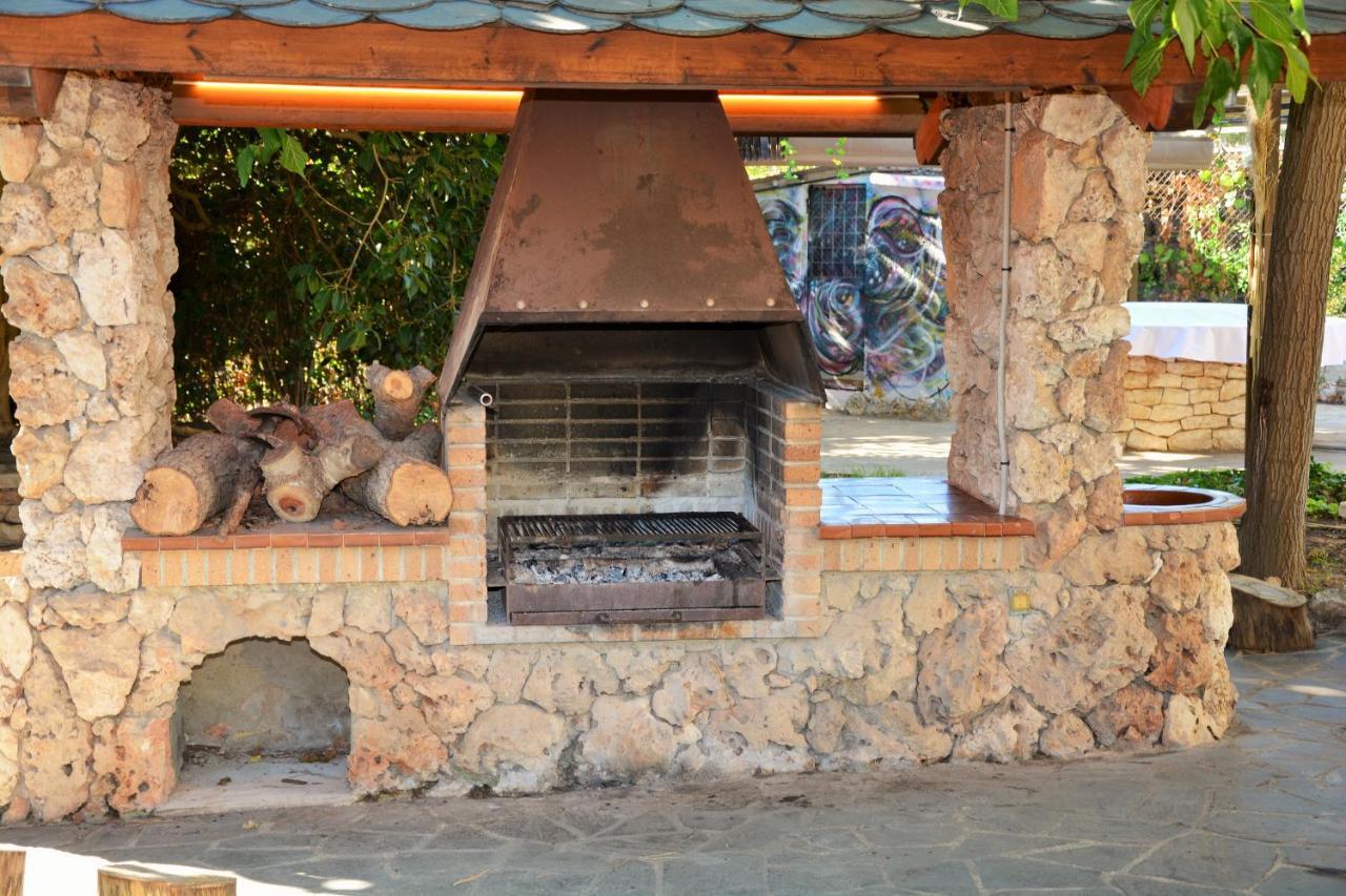 Villa Sitges El Ranch Amaizing Outdoor Areas Beaches At 5 Minutes Walk Sitges At 15 Min Drive Ac Pool Jacuzzi & Garden Xxl Калафел Екстериор снимка