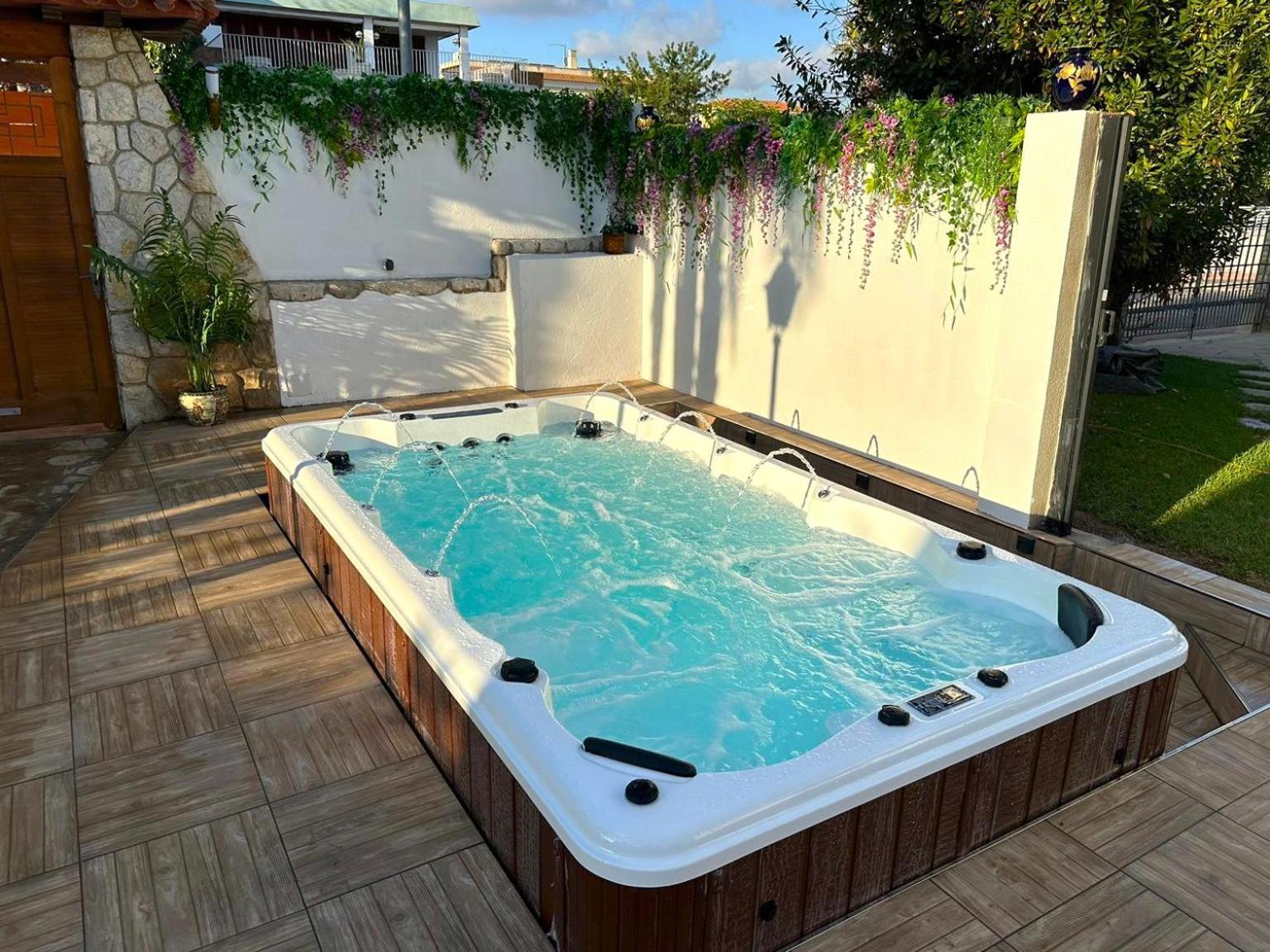 Villa Sitges El Ranch Amaizing Outdoor Areas Beaches At 5 Minutes Walk Sitges At 15 Min Drive Ac Pool Jacuzzi & Garden Xxl Калафел Екстериор снимка